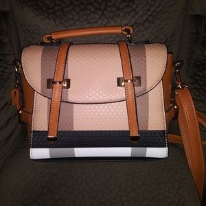 Beautiful purse that also converts to a backpack!